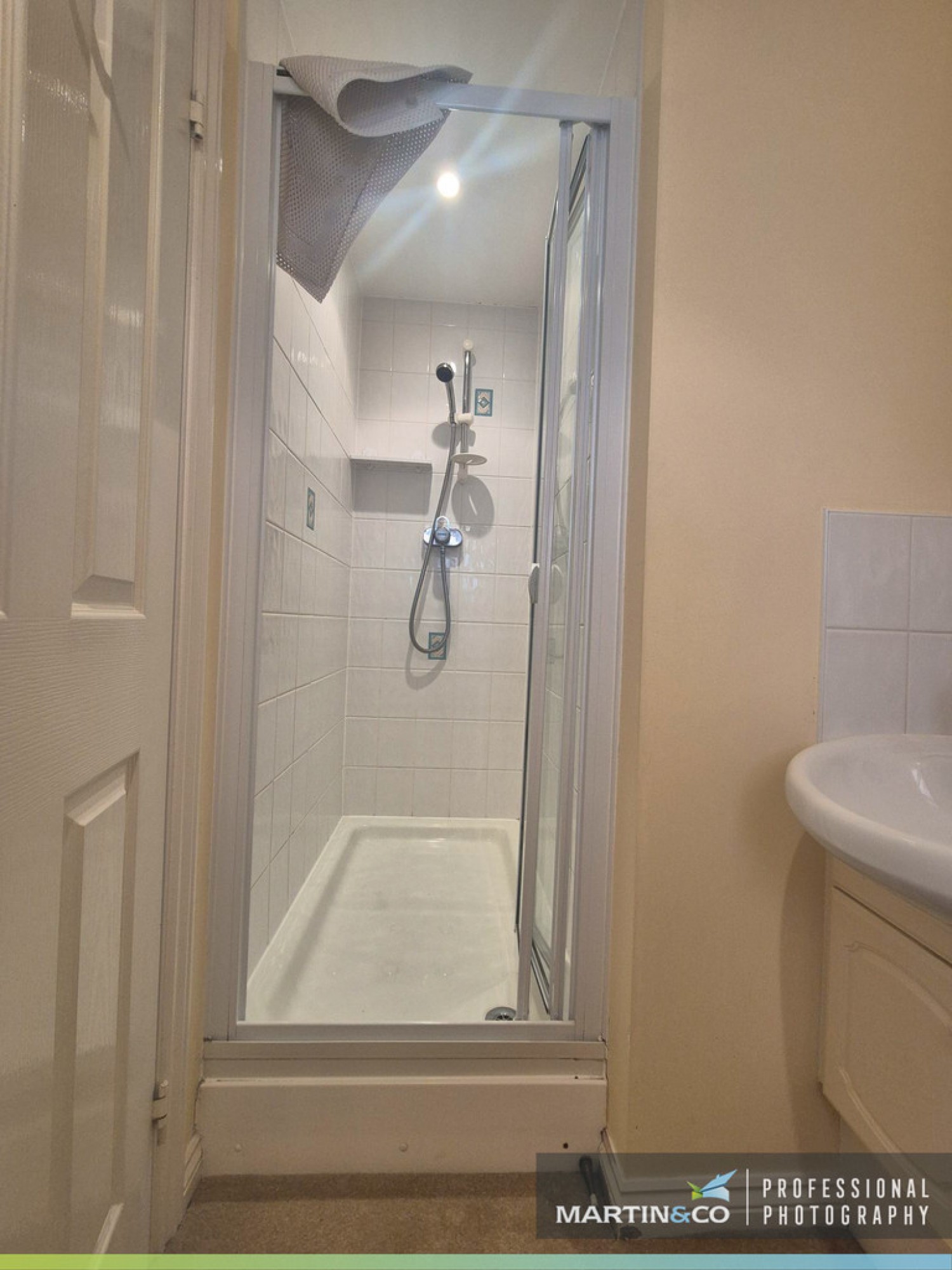 3 bedroom House in Camellia Avenue, Afon Village, Rogerstone