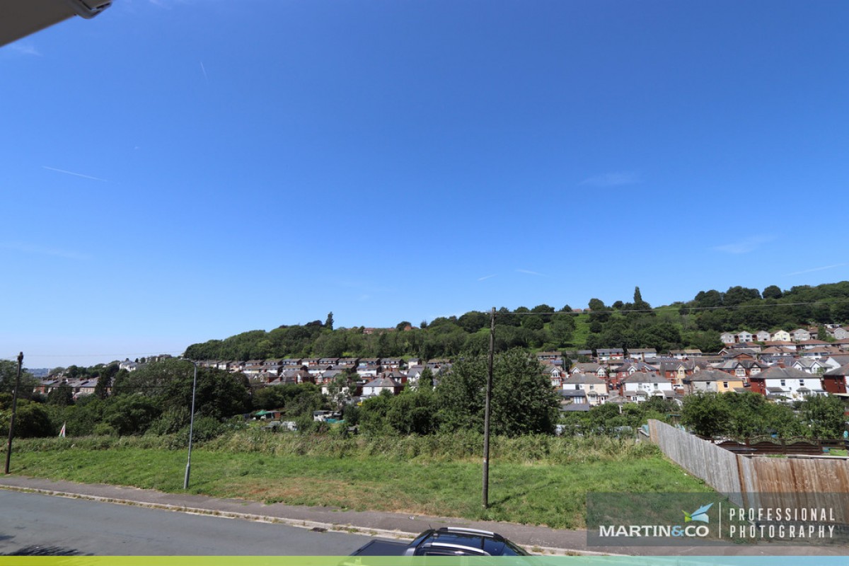 East Grove Road, Newport