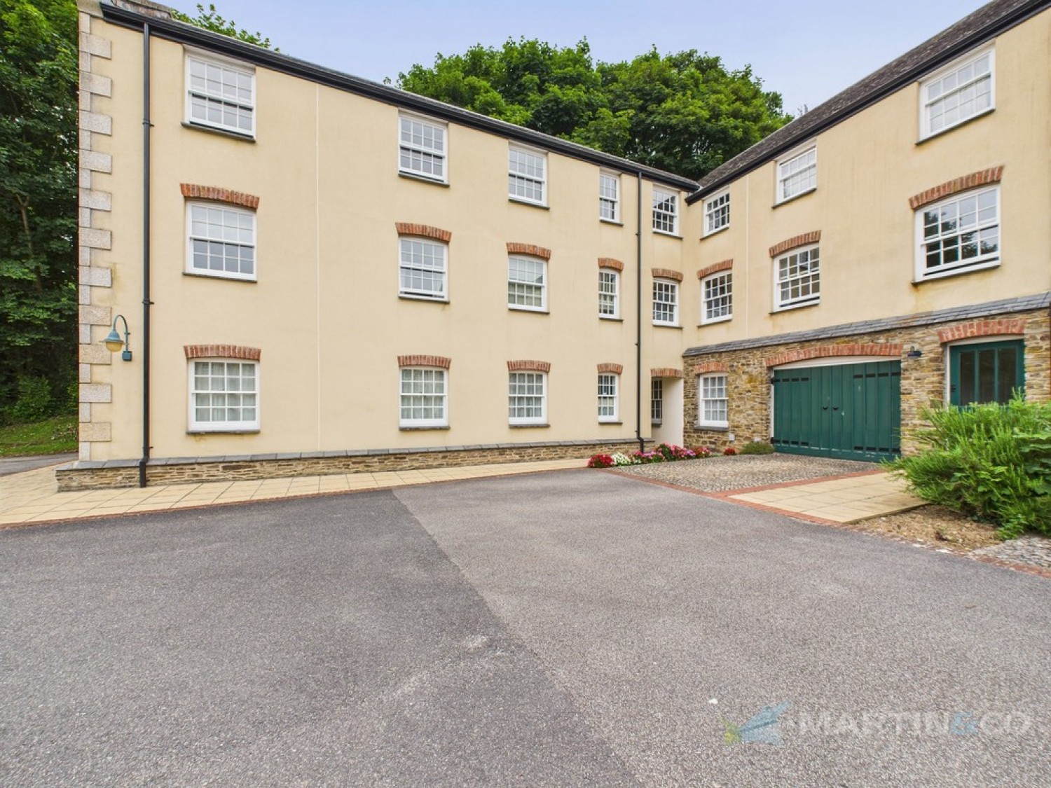 Yew Tree Court