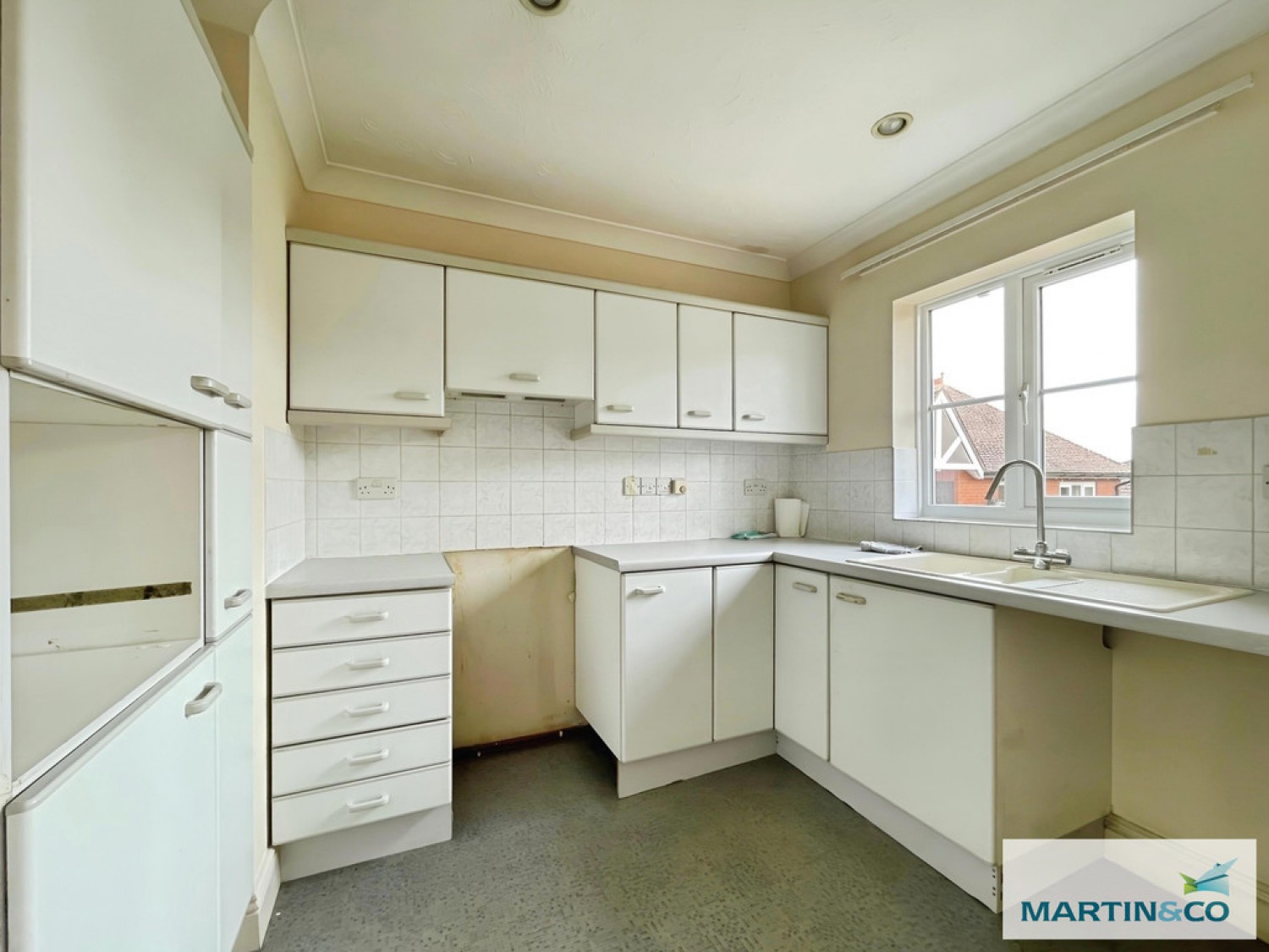 11 Coverdale Court, Preston Road