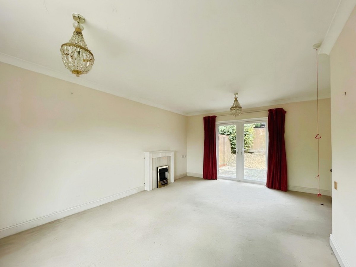 11 Coverdale Court, Preston Road
