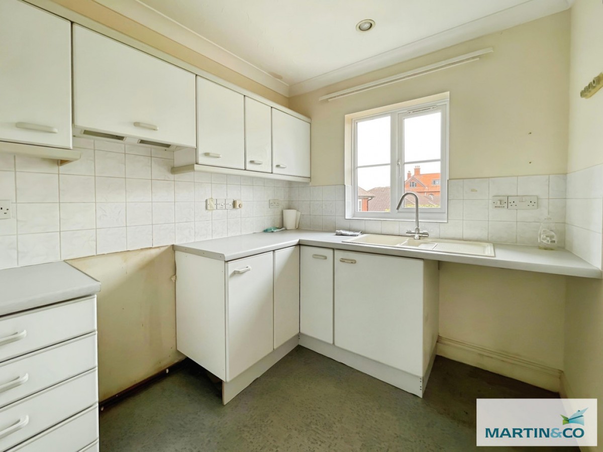 11 Coverdale Court, Preston Road