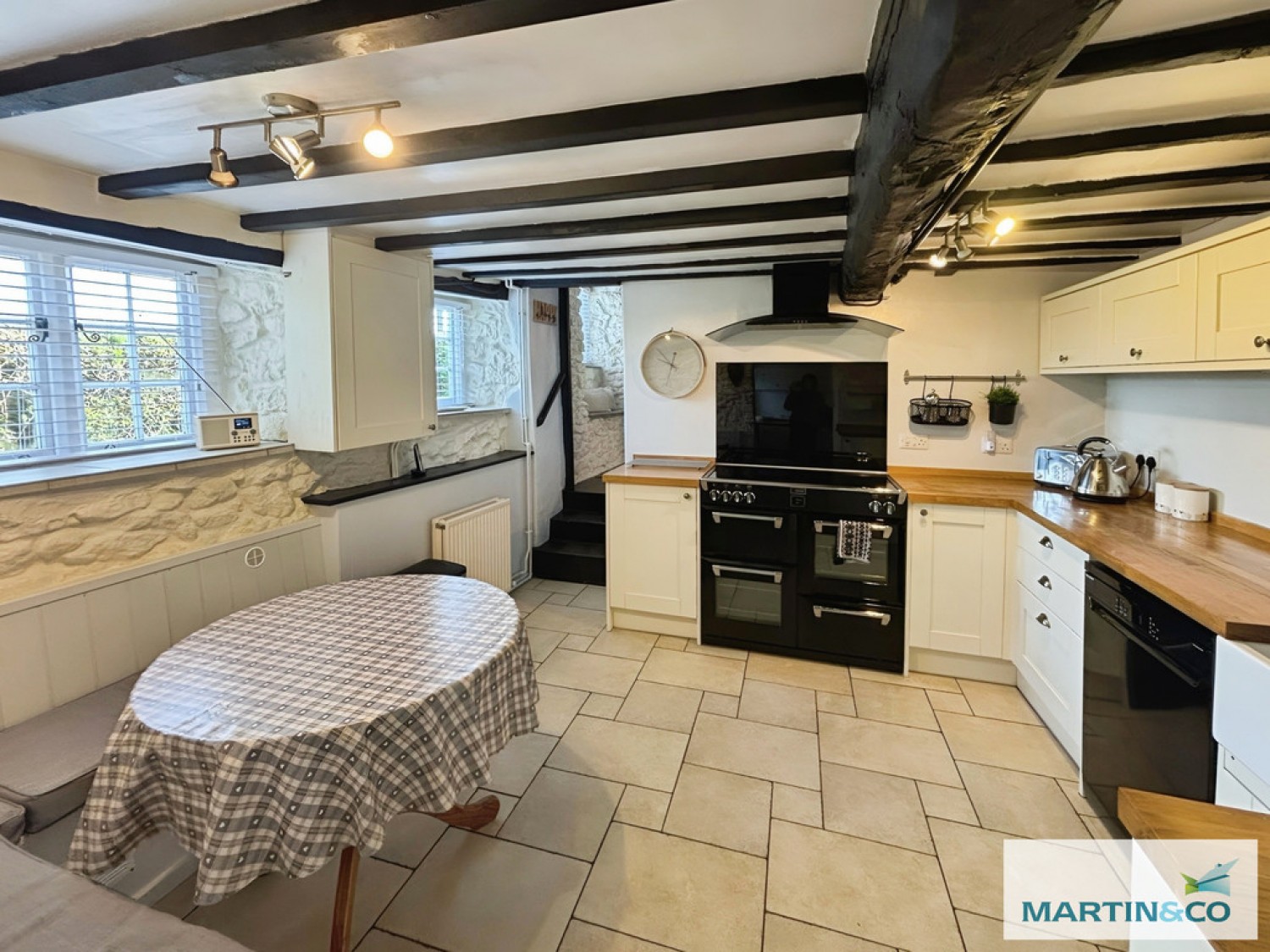 6 bedroom House for Letting Haselbury Plucknett