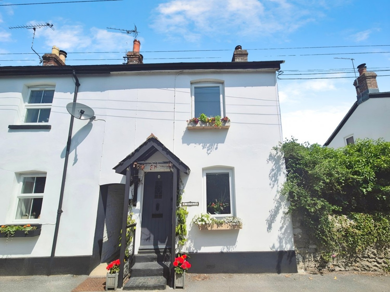 Natalia Terrace, Maiden Newton