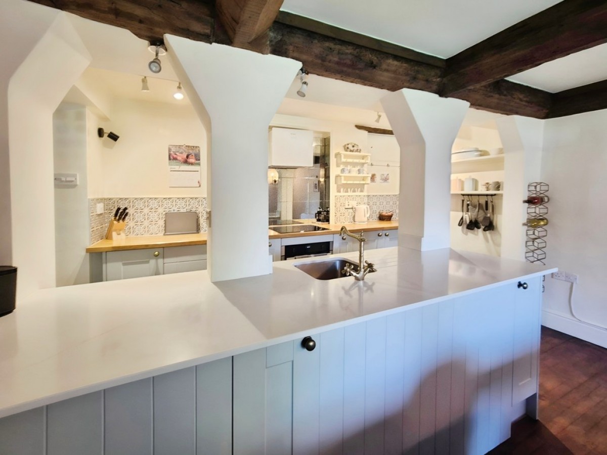 The Pinnacles, Weston Street