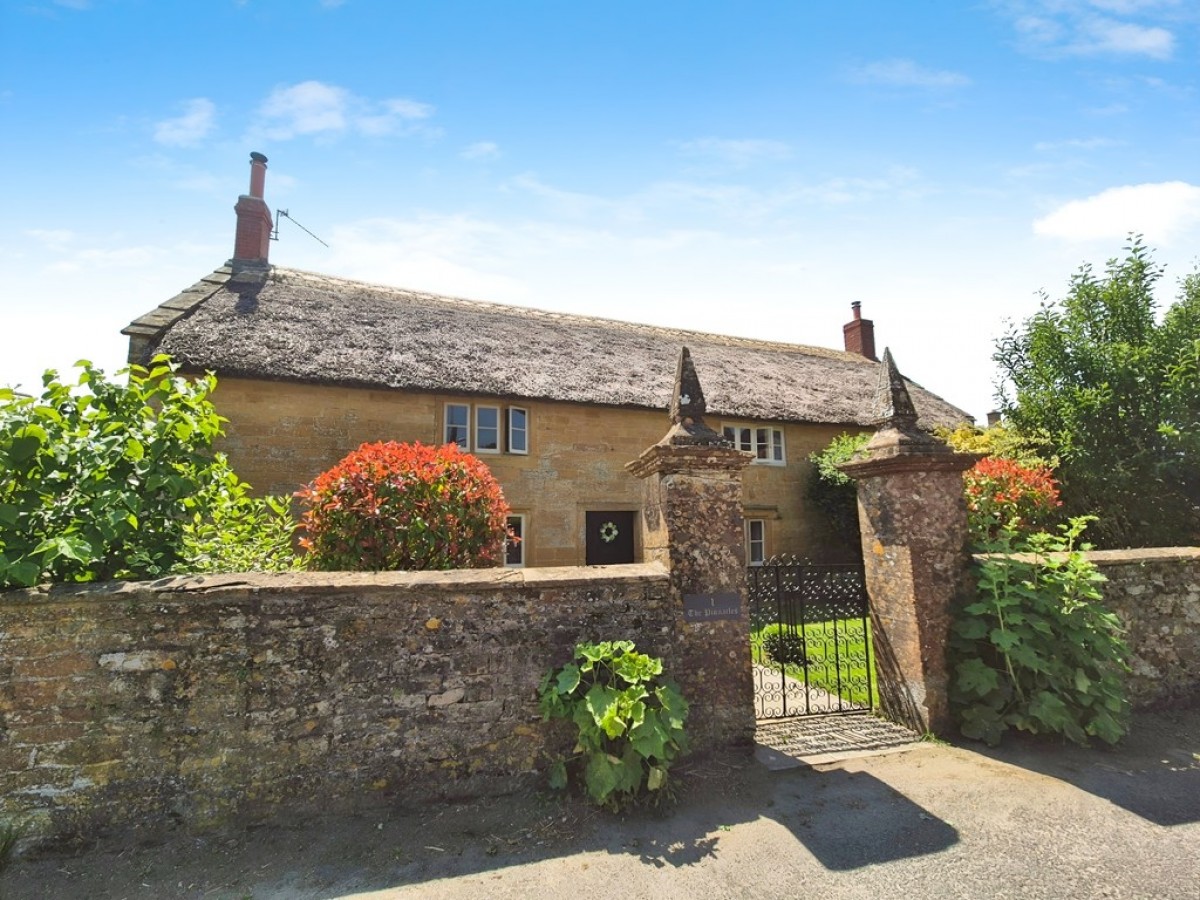 The Pinnacles, Weston Street