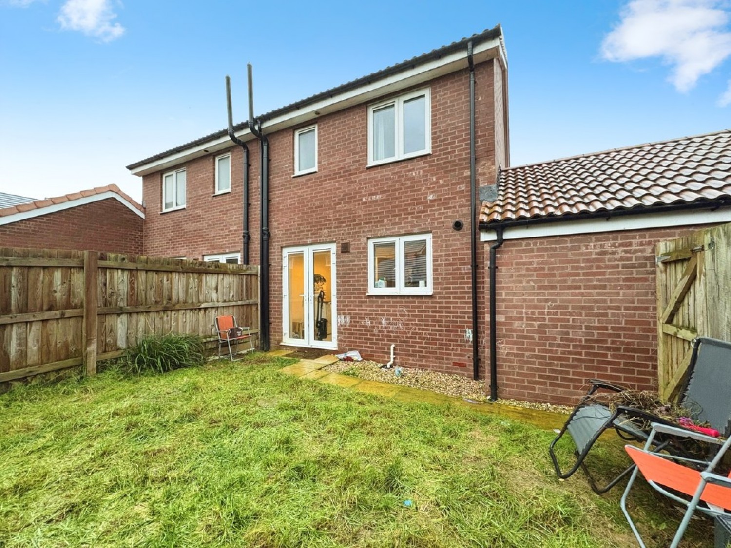 2 bedroom House in Kingfisher Drive, Yeovil