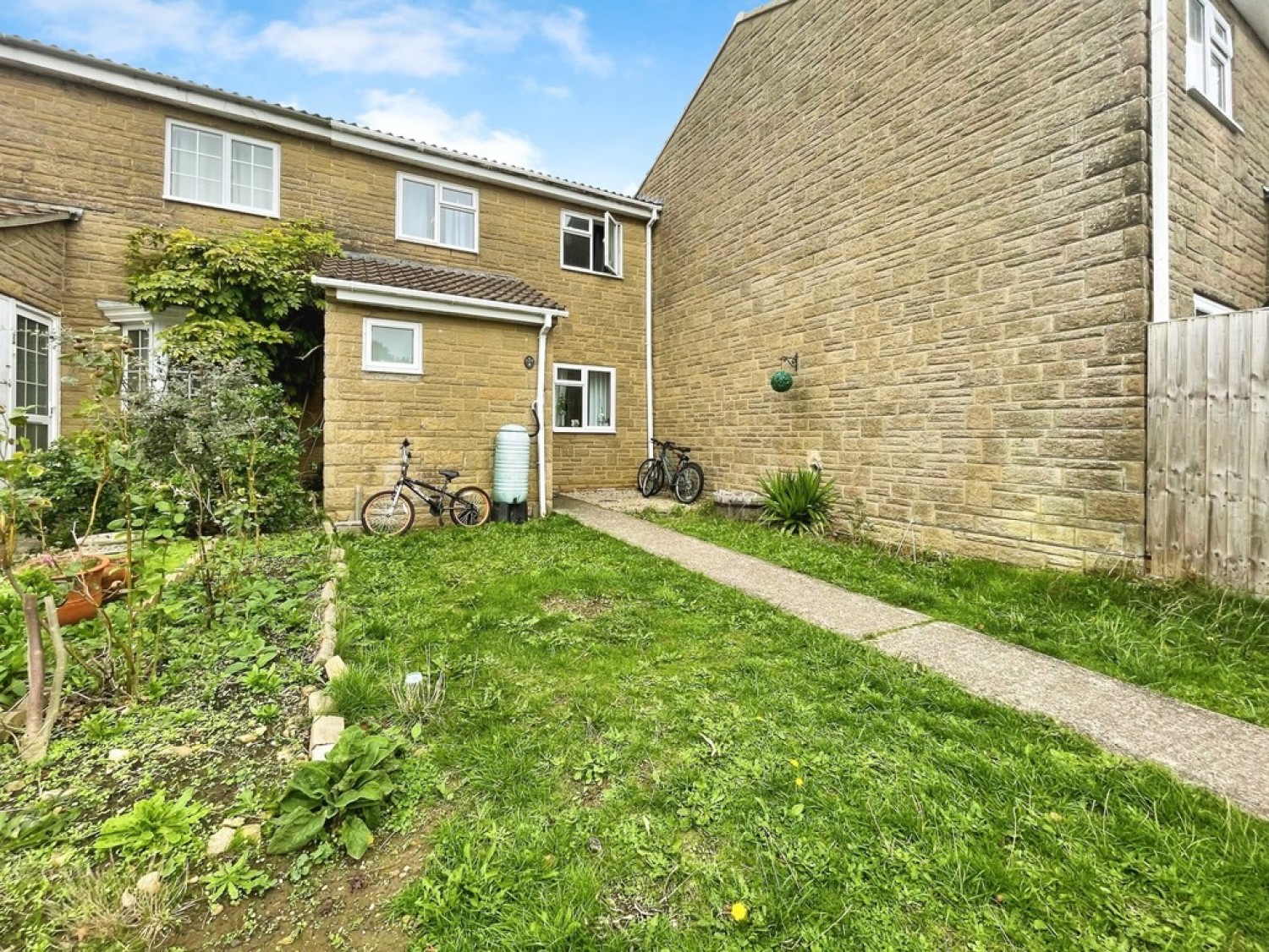 Larkspur Crescent, Yeovil