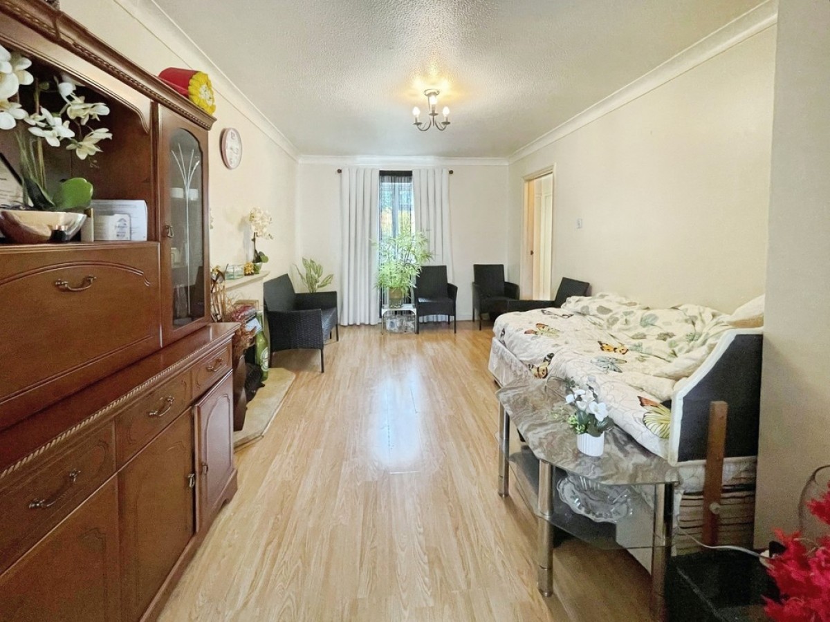 Larkspur Crescent, Yeovil
