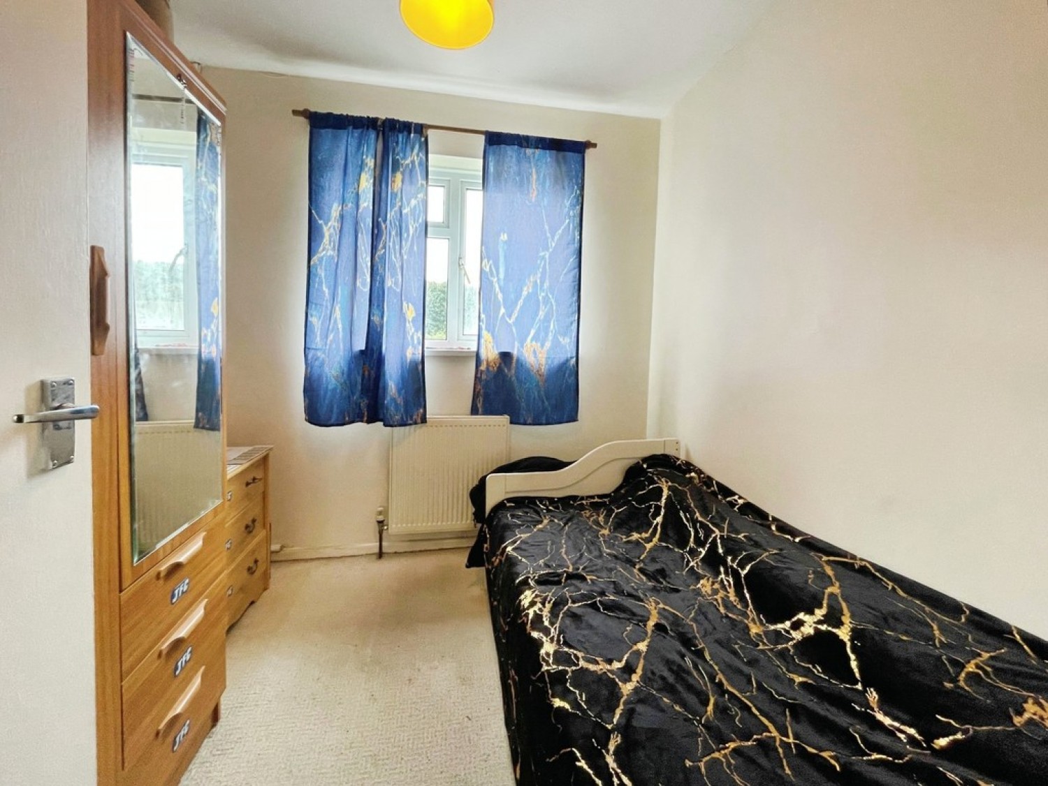 Larkspur Crescent, Yeovil