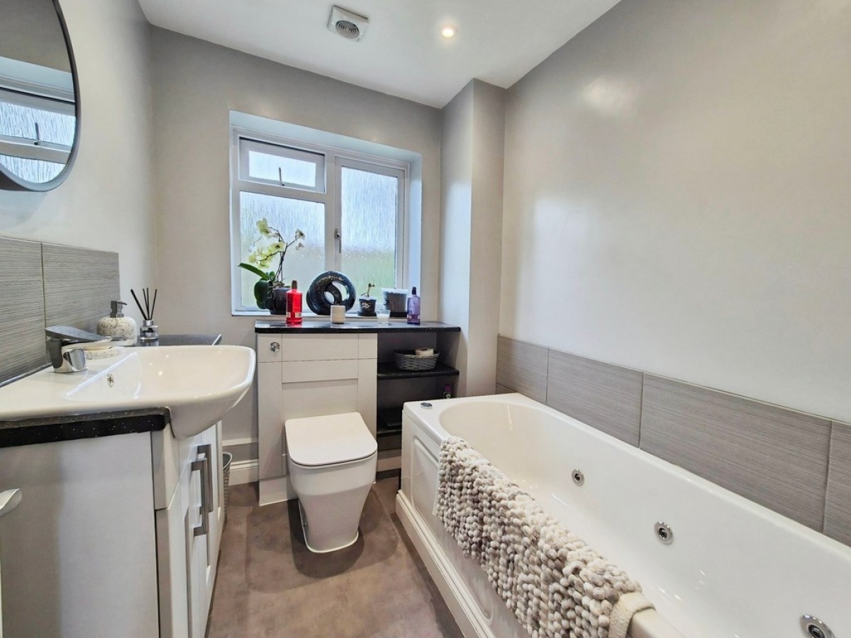 Fox Meadows, Crewkerne