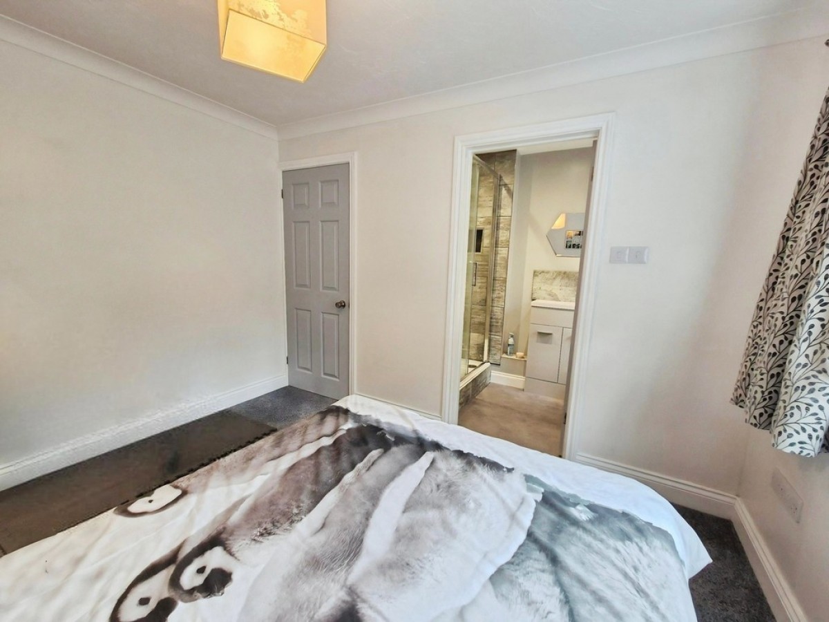 Fox Meadows, Crewkerne