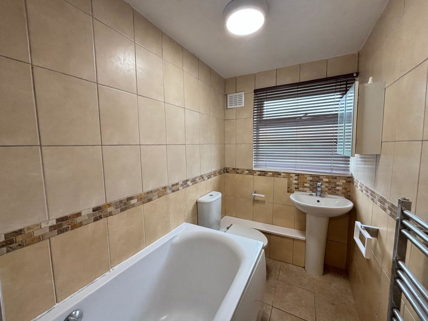 2 bedroom Flat in Berkeley Court, Hermes Place