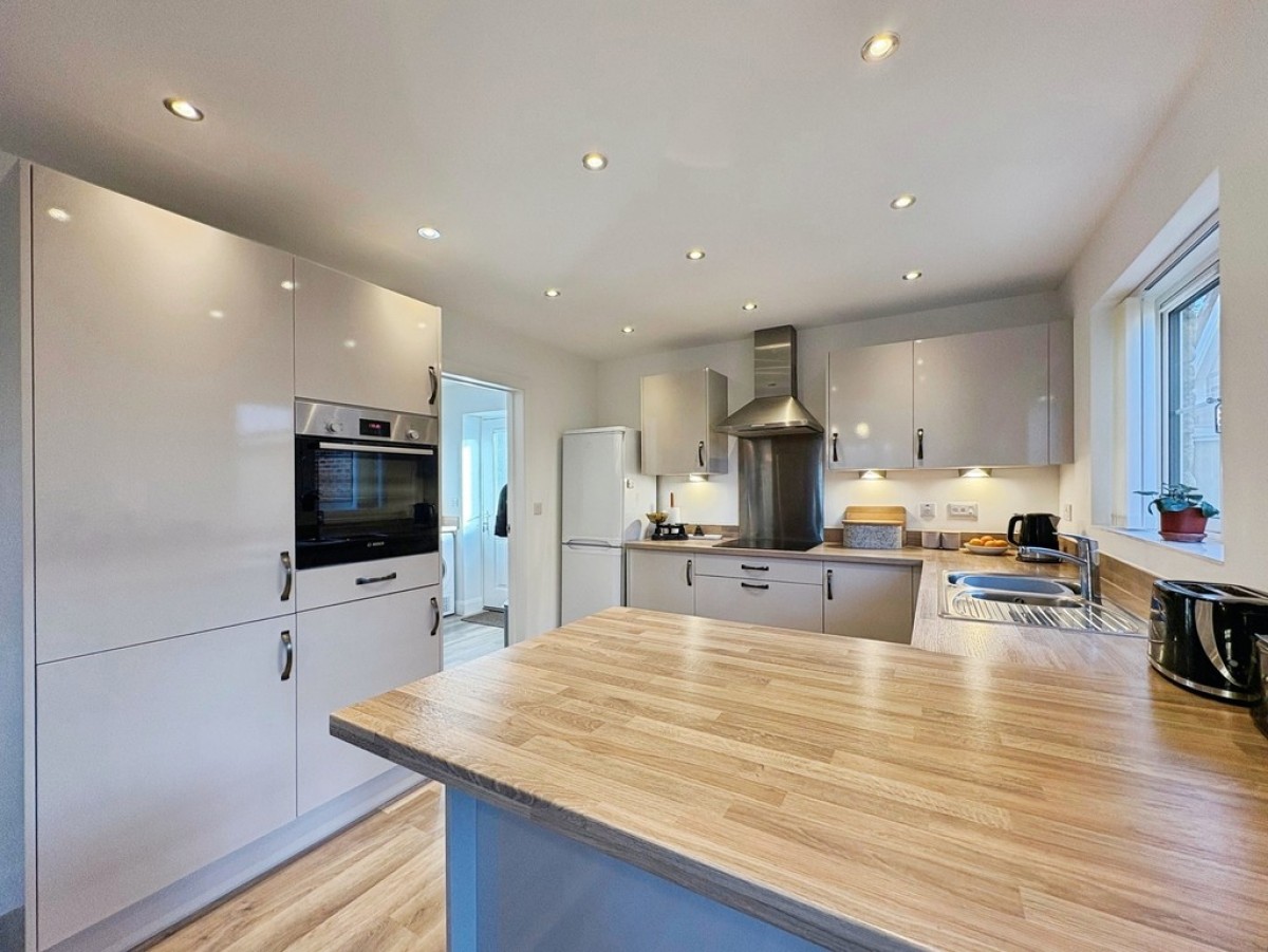 Angels Way, Millborne Port