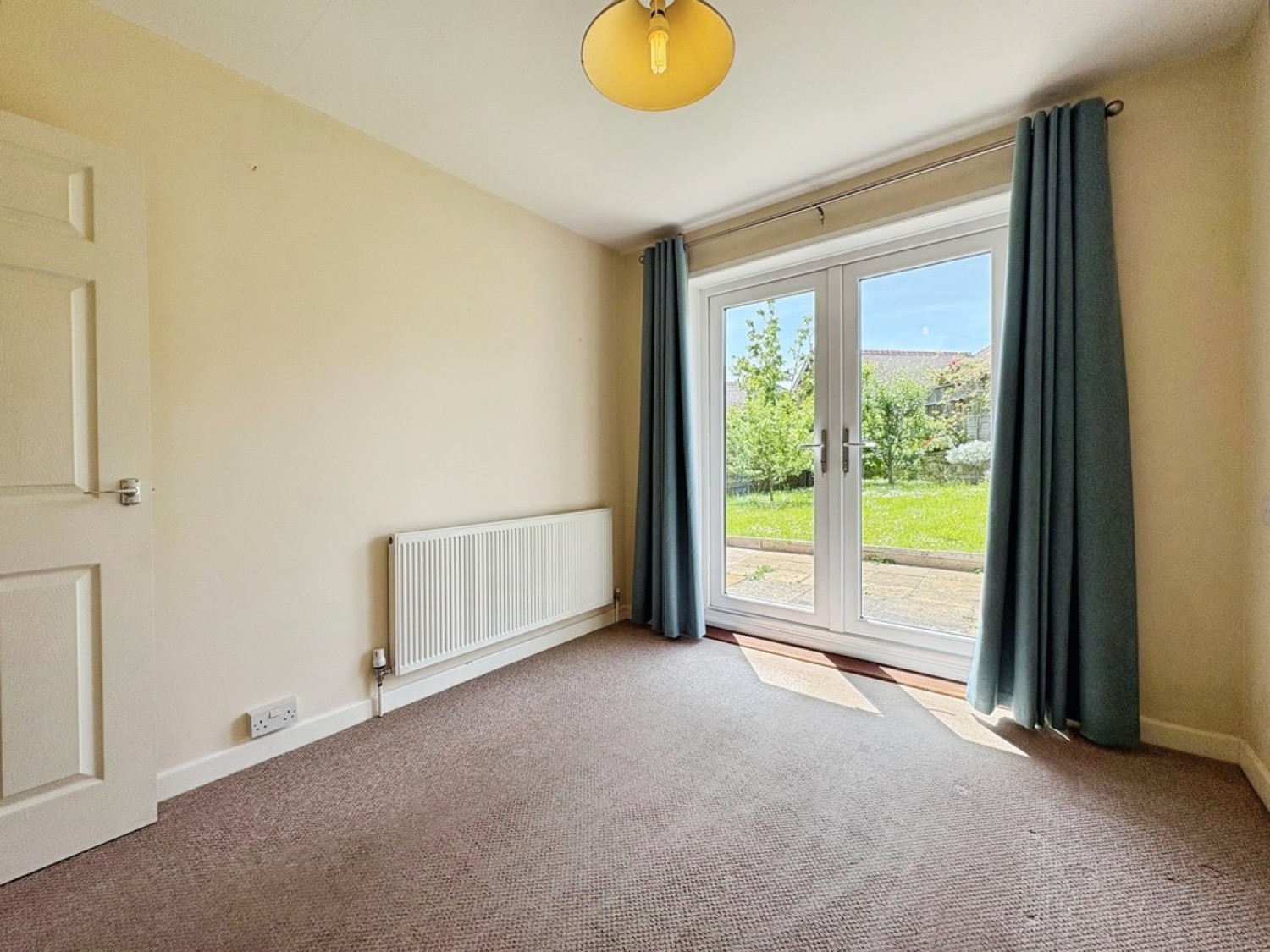 2 bedroom Bungalow for Sale Willow Road, Yeovil