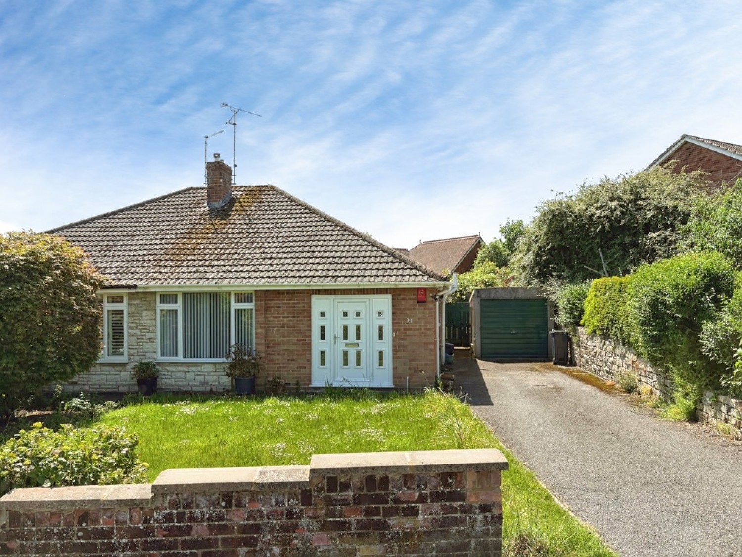 2 bedroom Bungalow for Sale Willow Road, Yeovil