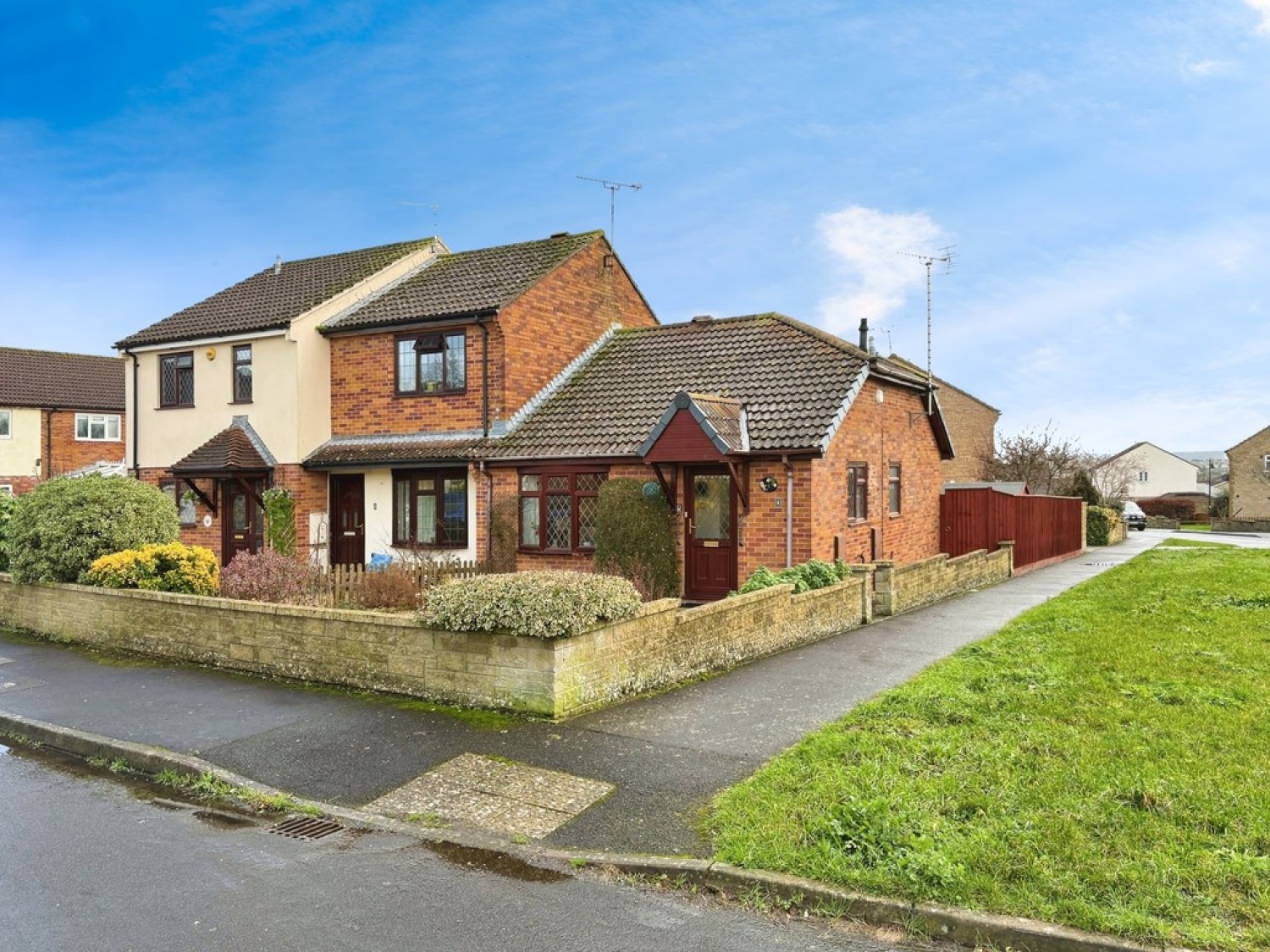 2 bedroom Bungalow in Derwent Way, Yeovil