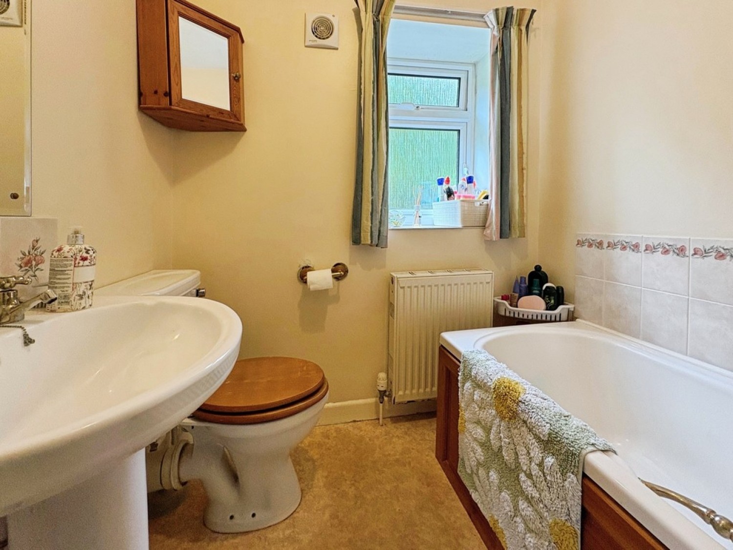 2 bedroom Bungalow for Sale New Road, Chiselbrough