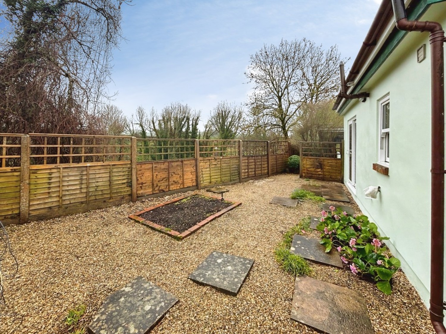 1 bedroom Bungalow for Letting Holywell, Evershot