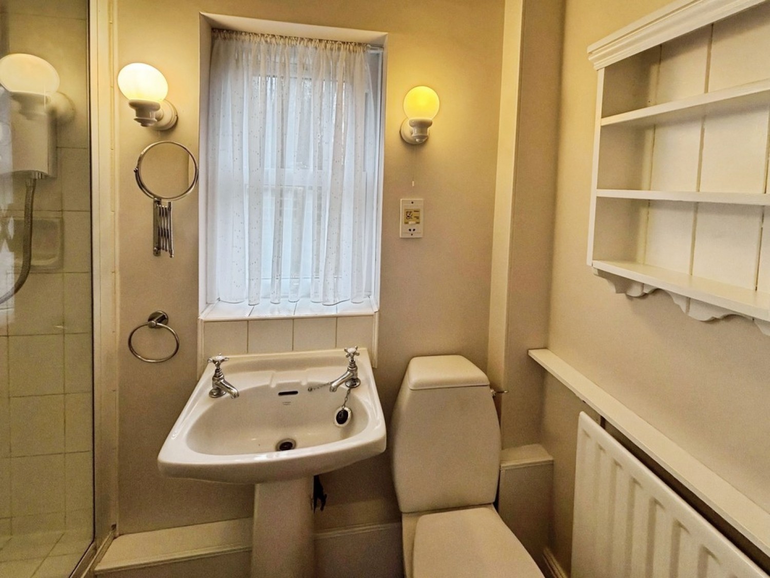 1 bedroom Bungalow for Letting Holywell, Evershot