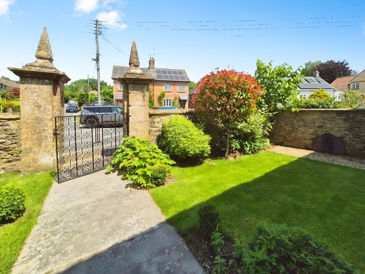 The Pinnacles, Weston Street
