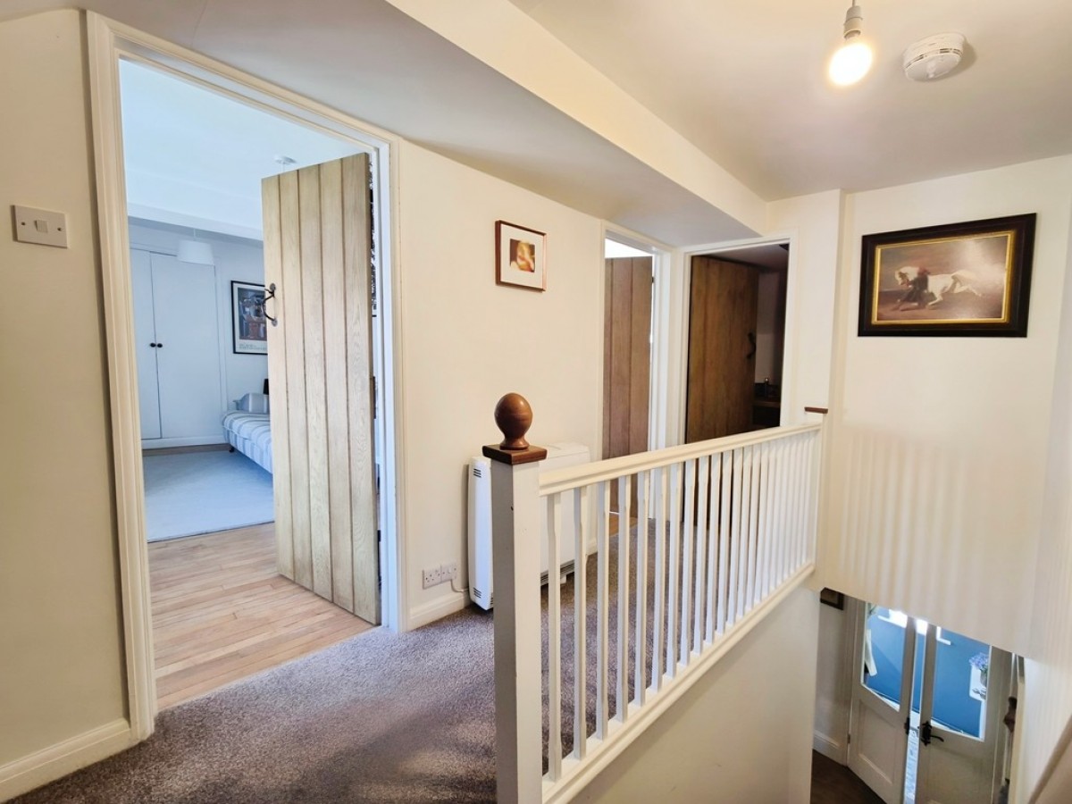 The Pinnacles, Weston Street