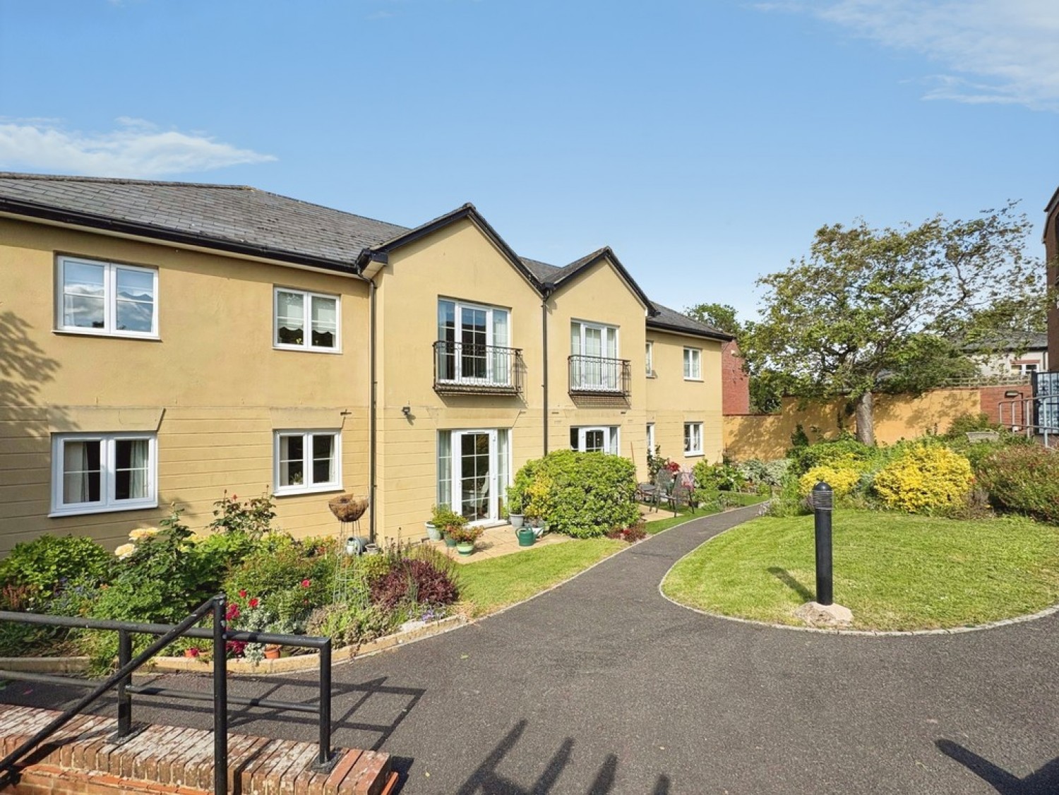 2 bedroom Flat for Sale Pegasus Court, South Street, Yeovil