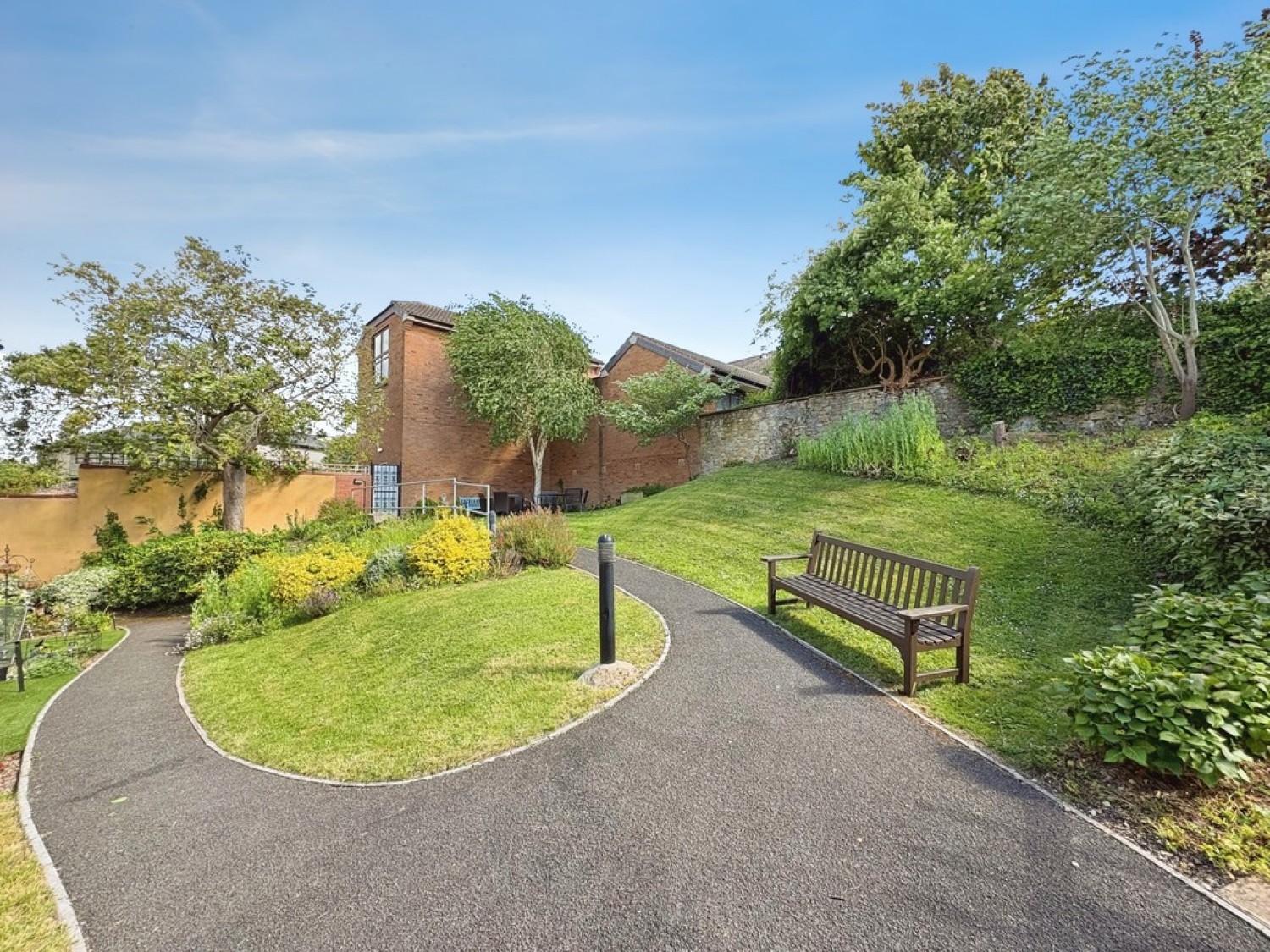2 bedroom Flat for Sale Pegasus Court, South Street, Yeovil