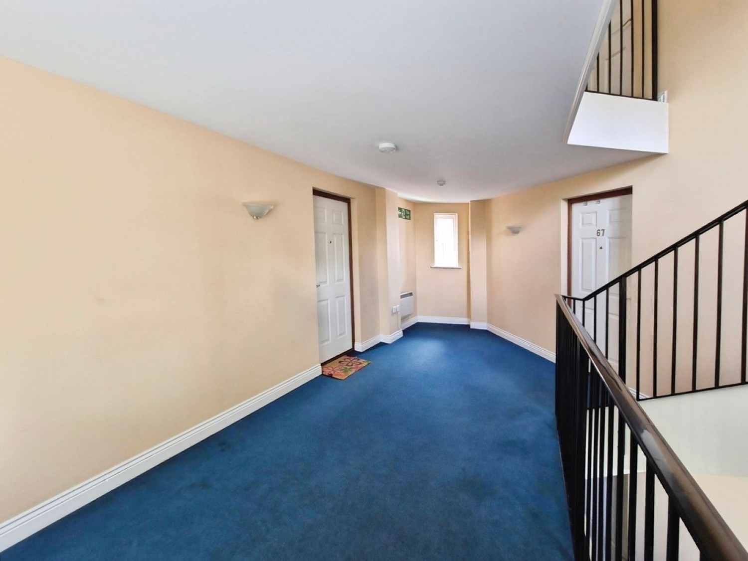 2 bedroom Flat for Sale Hawks Rise, Yeovil