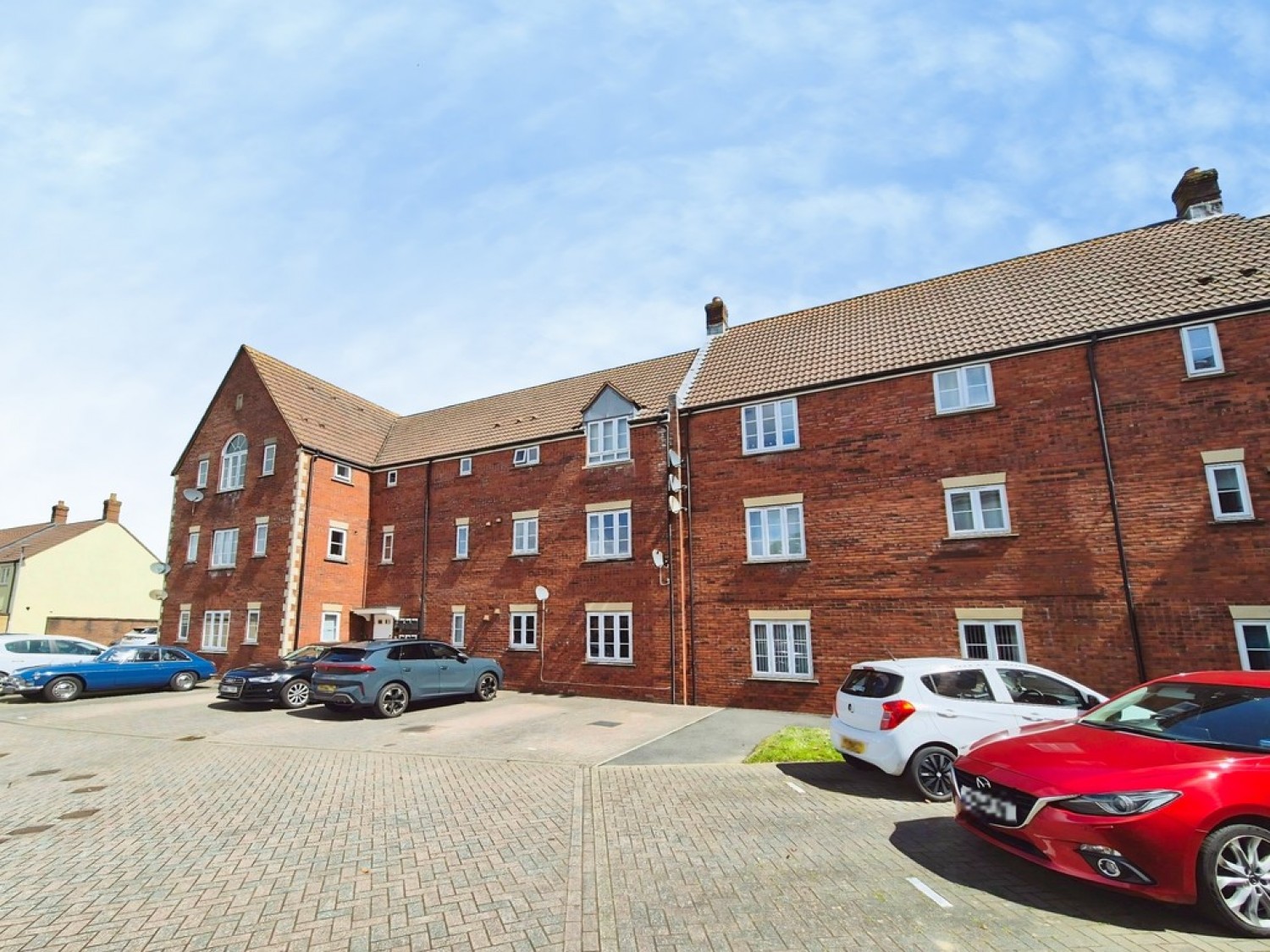 2 bedroom Flat for Sale Hawks Rise, Yeovil