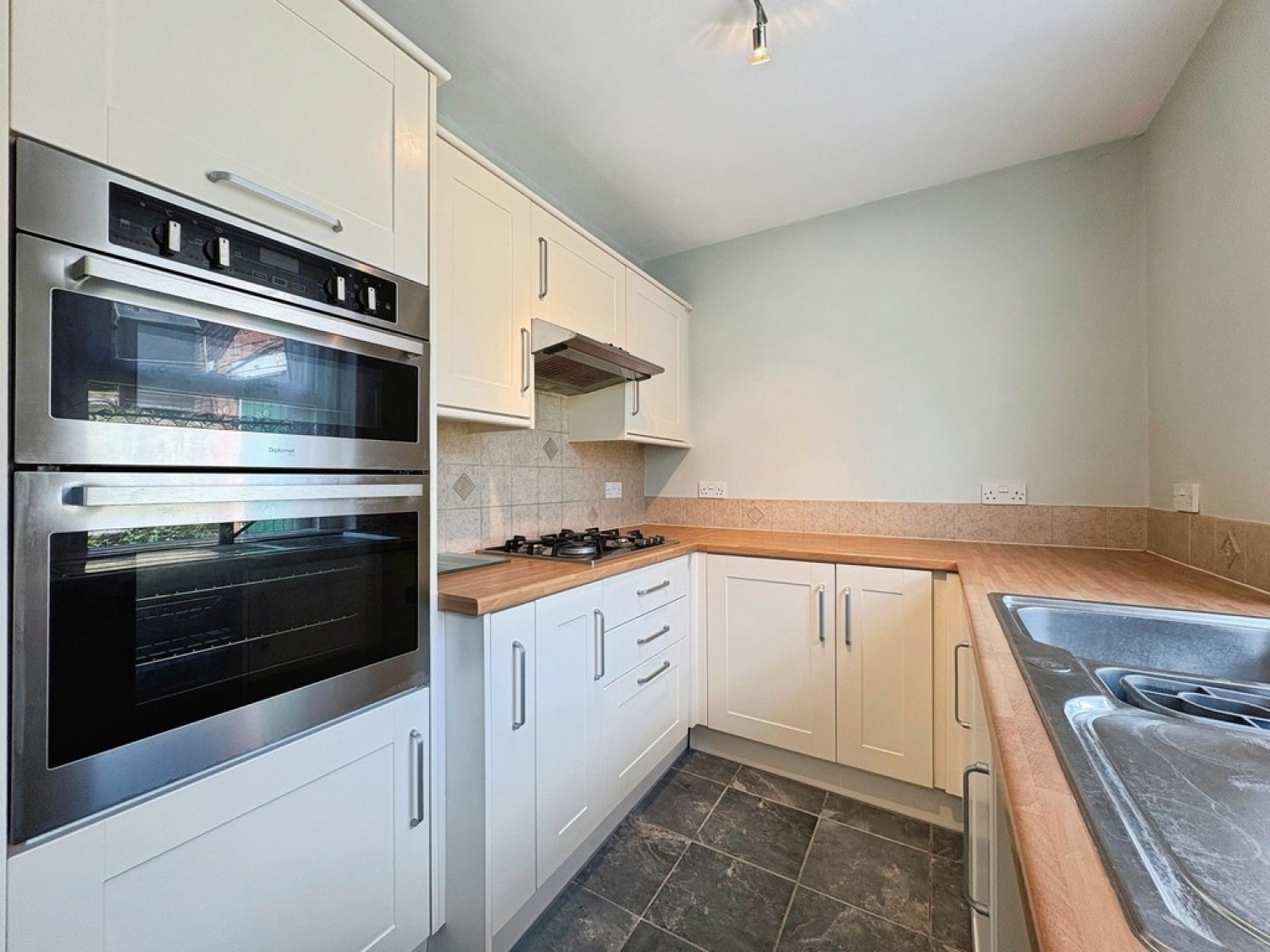 2 bedroom House for Sale Eastland Road, Yeovil