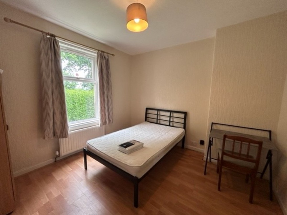 Queenshaugh Drive, Riverside