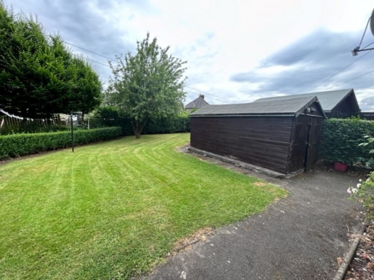 Queenshaugh Drive, Riverside