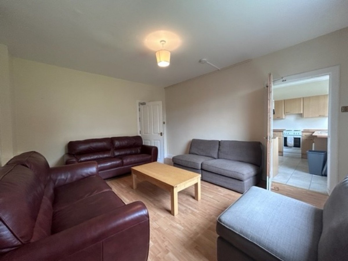 Queenshaugh Drive, Riverside