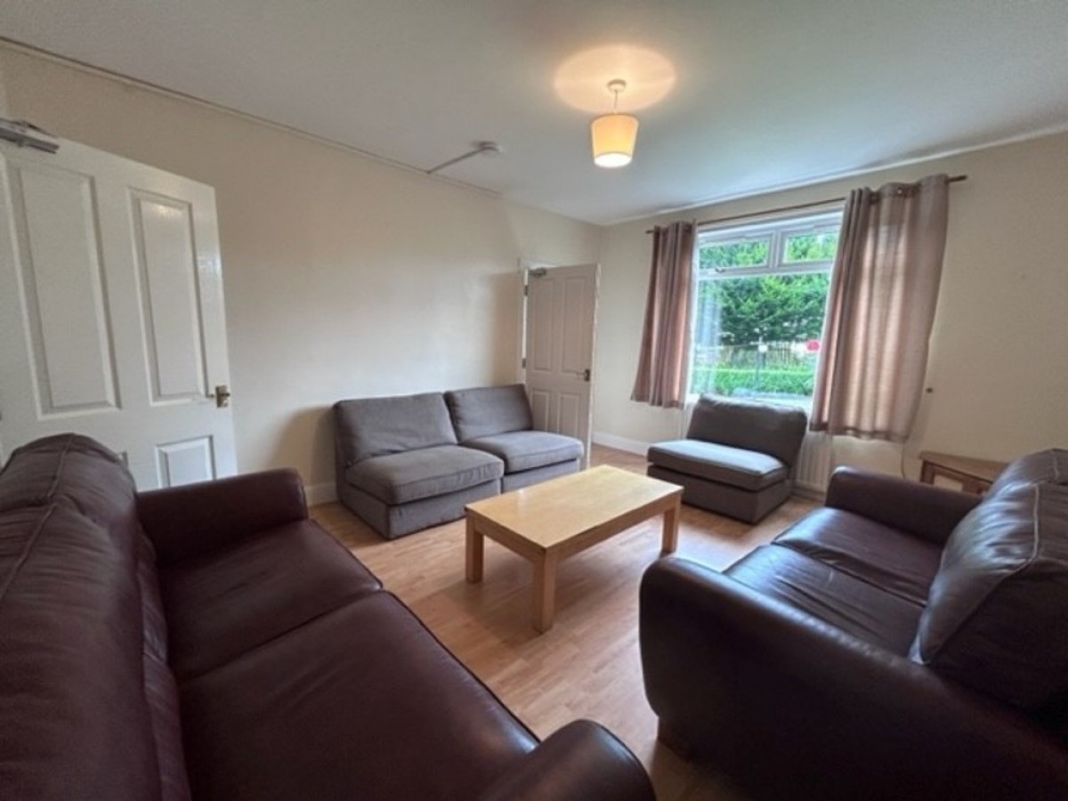 Queenshaugh Drive, Riverside