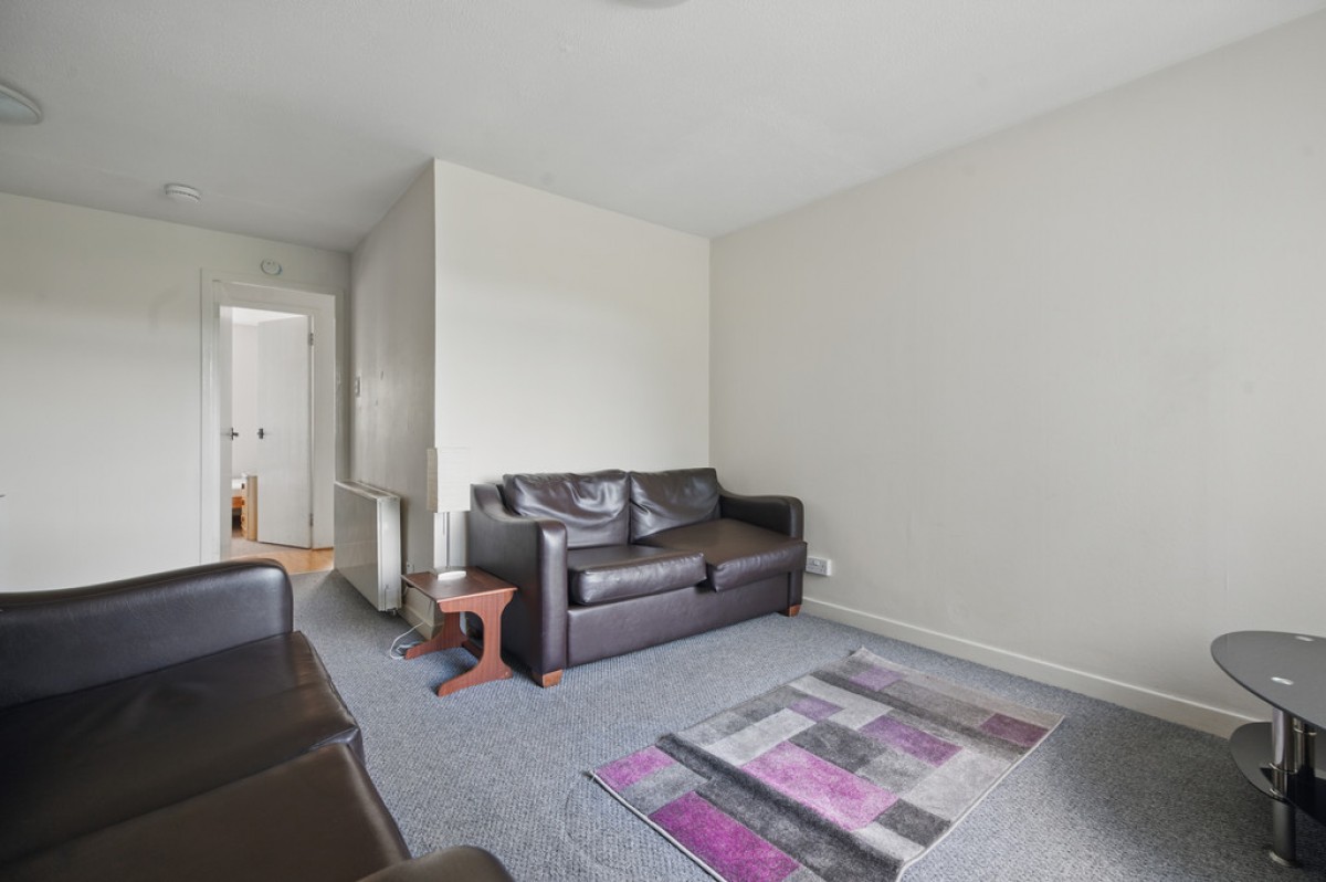 Elgin Drive, Broomridge