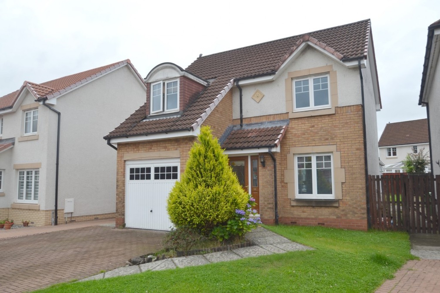 44 Blackthorne Grove