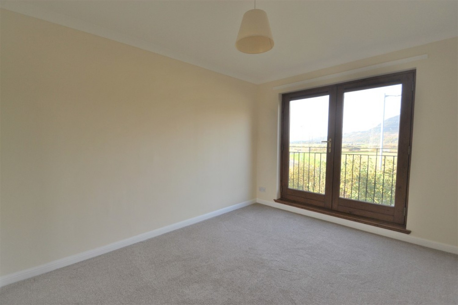 2 bedroom Flat for Sale 23 Finglen Crescent