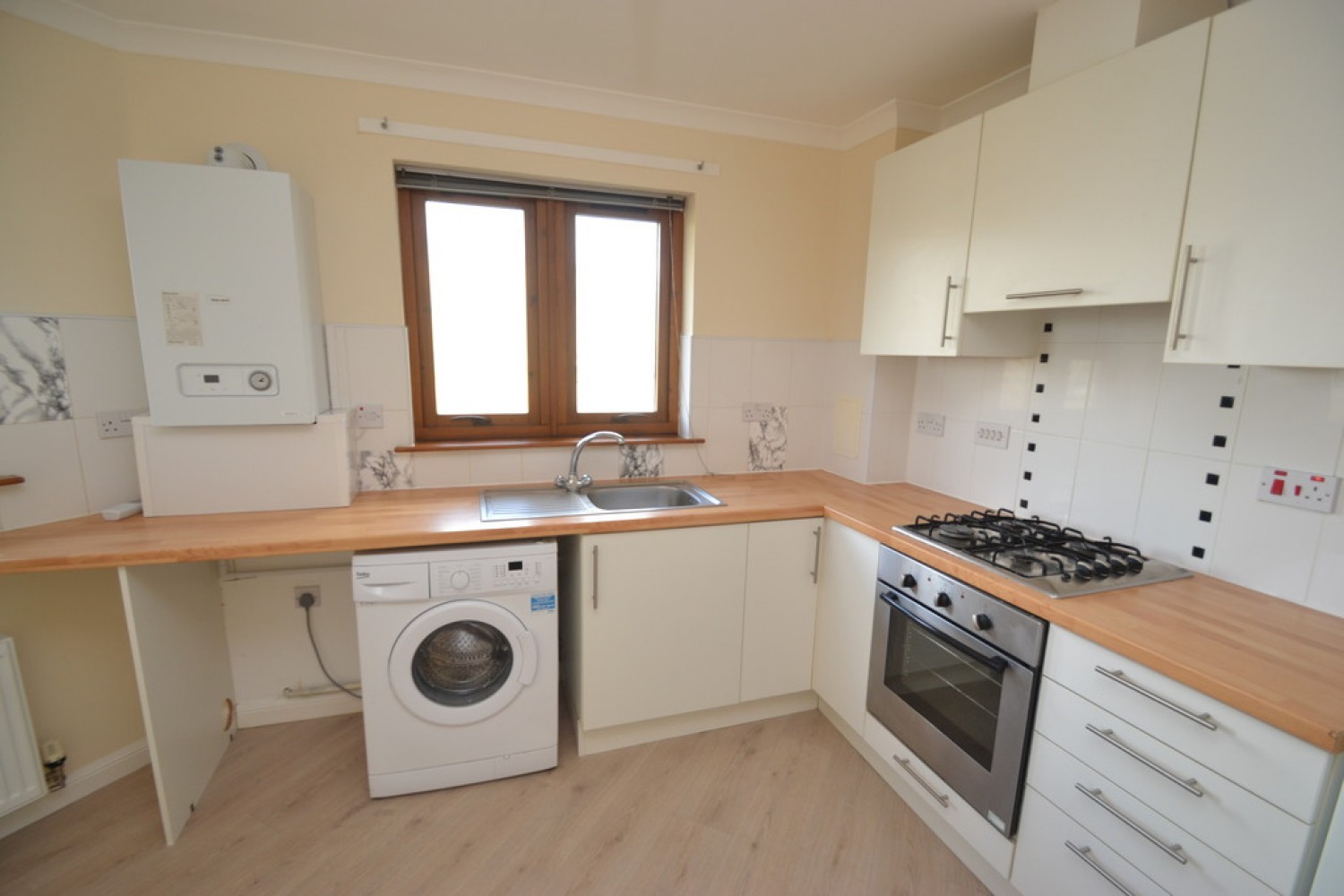 2 bedroom Flat for Sale 23 Finglen Crescent