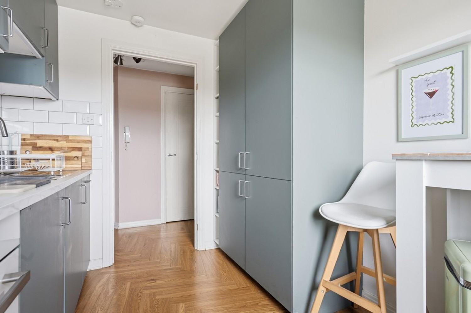 2 bedroom Flat in Cooperage Quay, Riverside