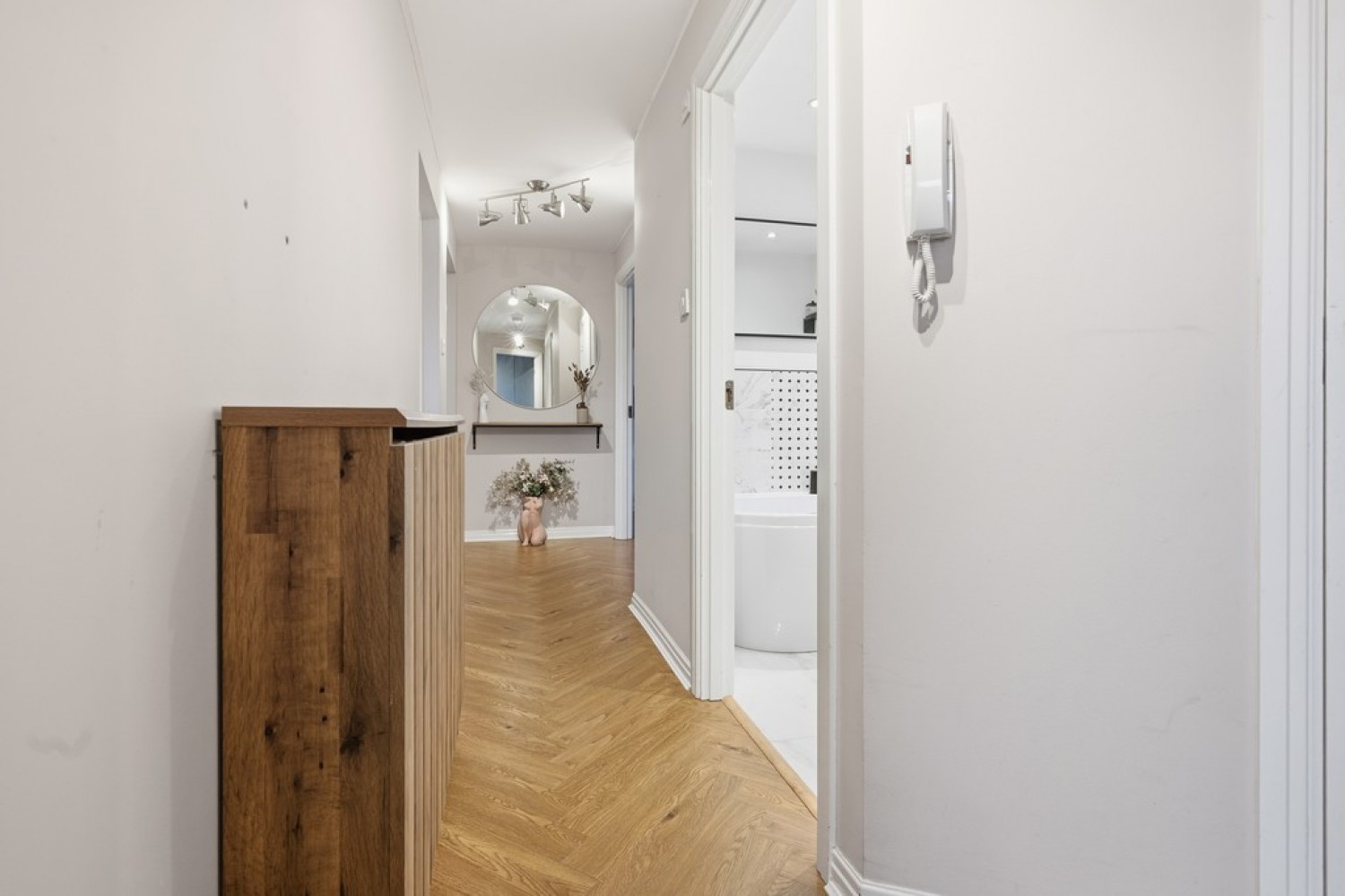 2 bedroom Flat in Cooperage Quay, Riverside