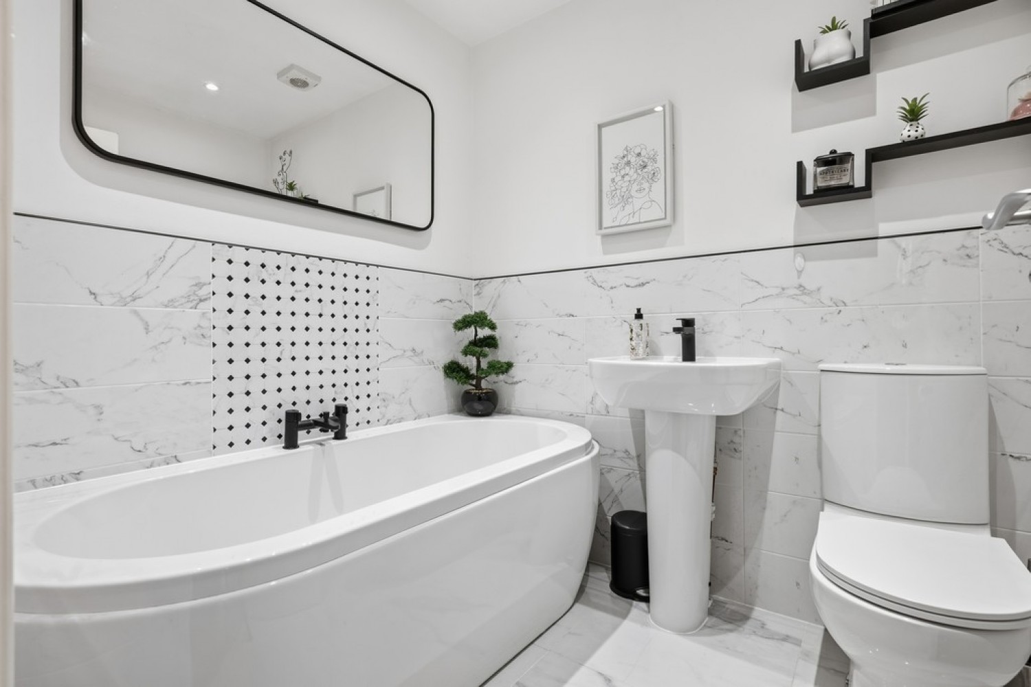 2 bedroom Flat in Cooperage Quay, Riverside