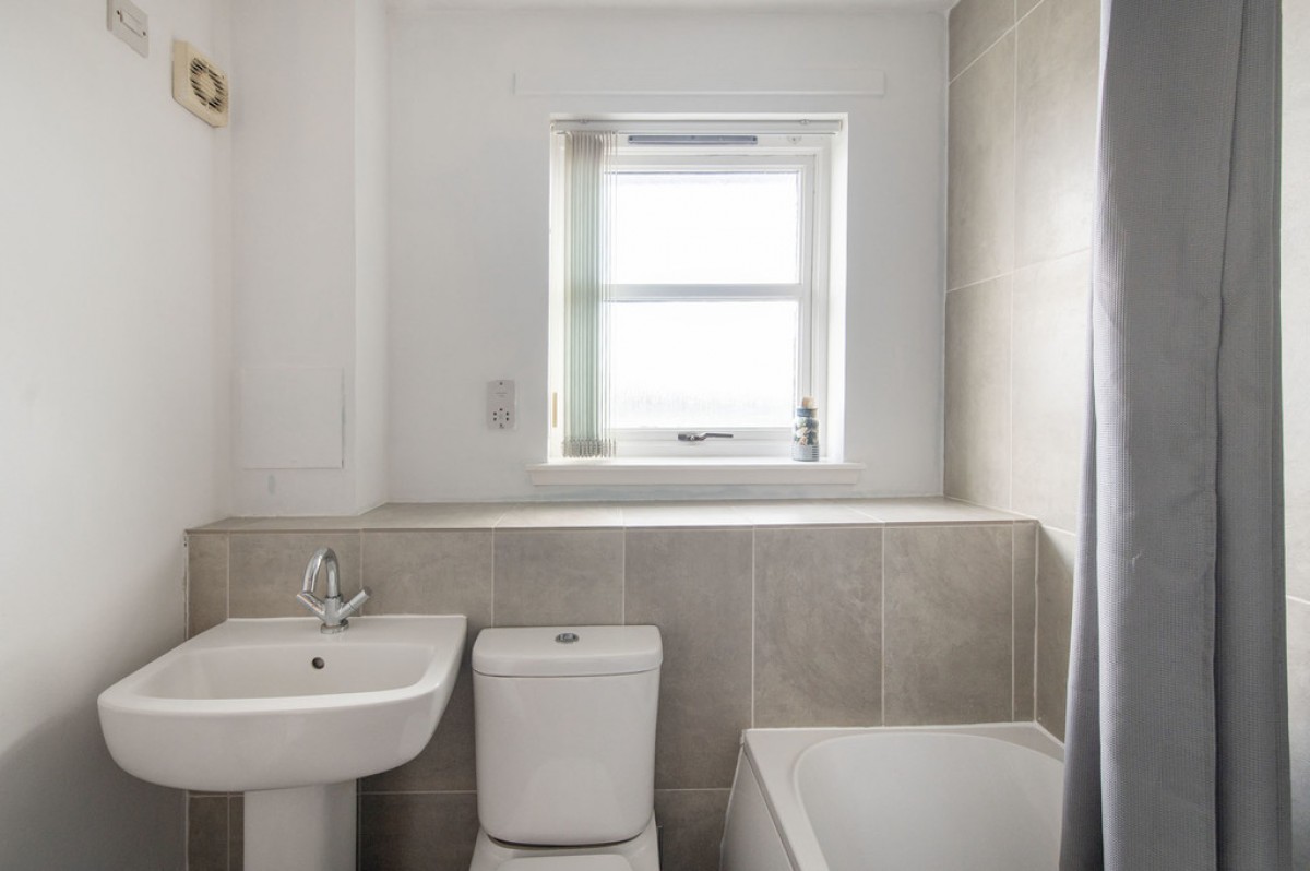 Candleriggs Ct, Alloa