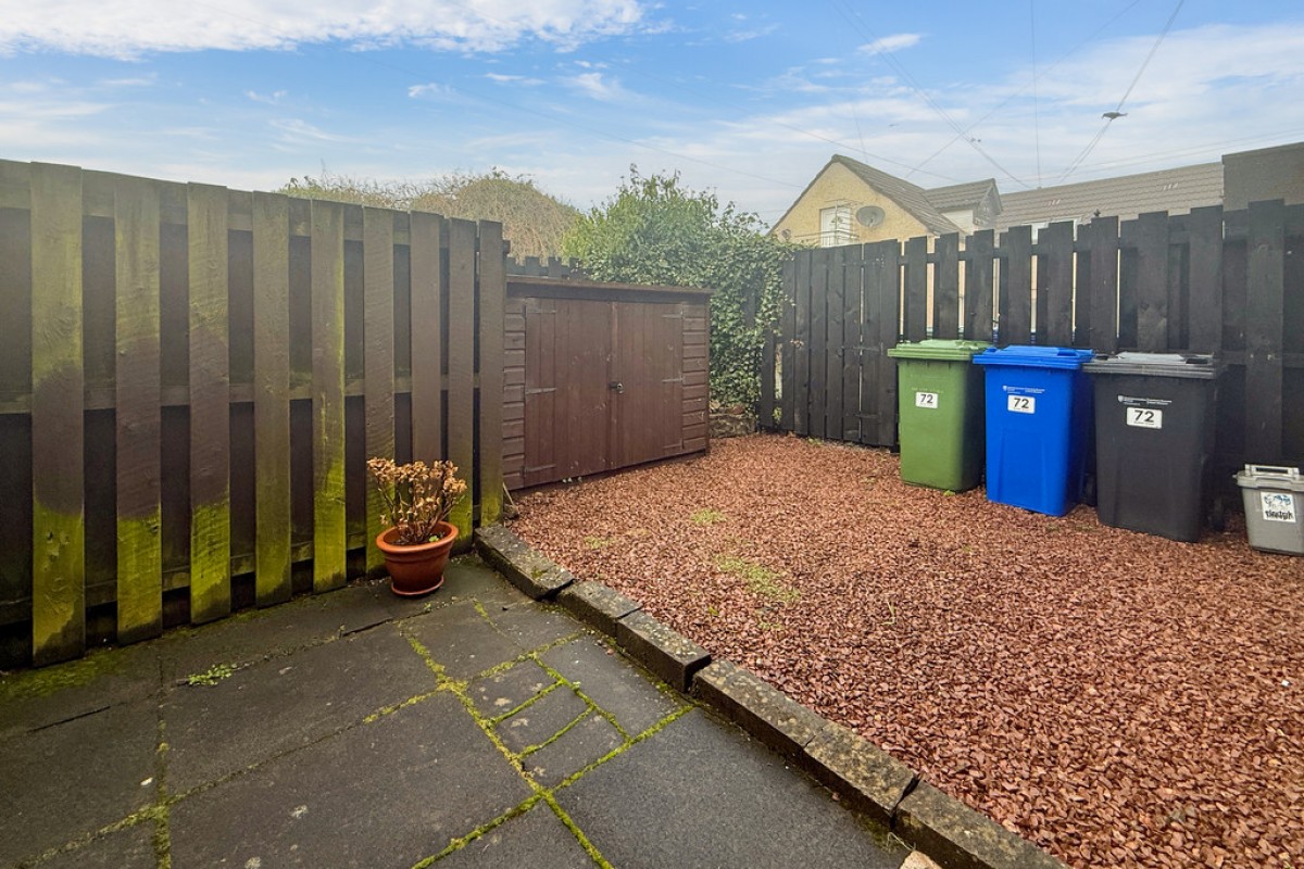 Queen Street, Alva FK12