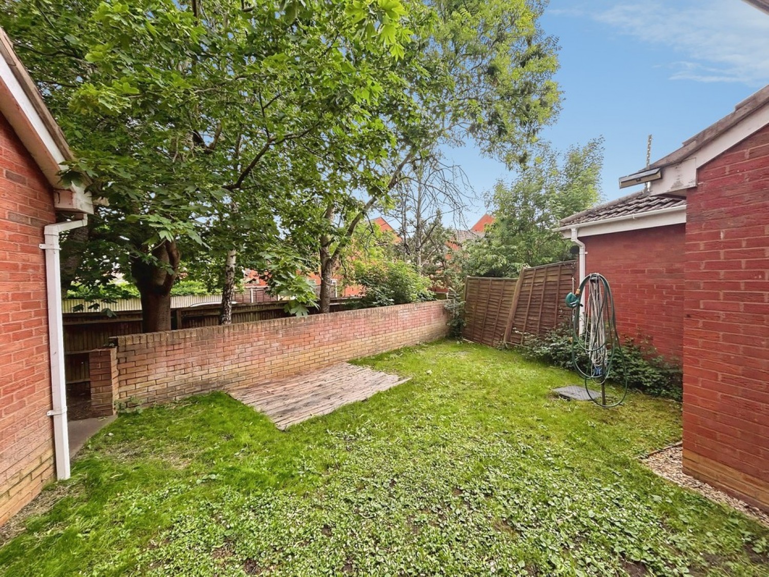 2 bedroom House for Letting Bishops Castle Way,