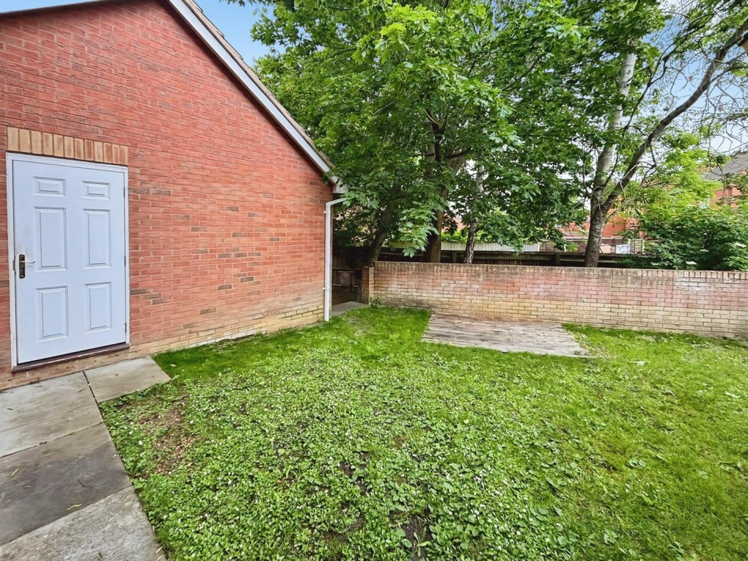 2 bedroom House for Letting Bishops Castle Way,