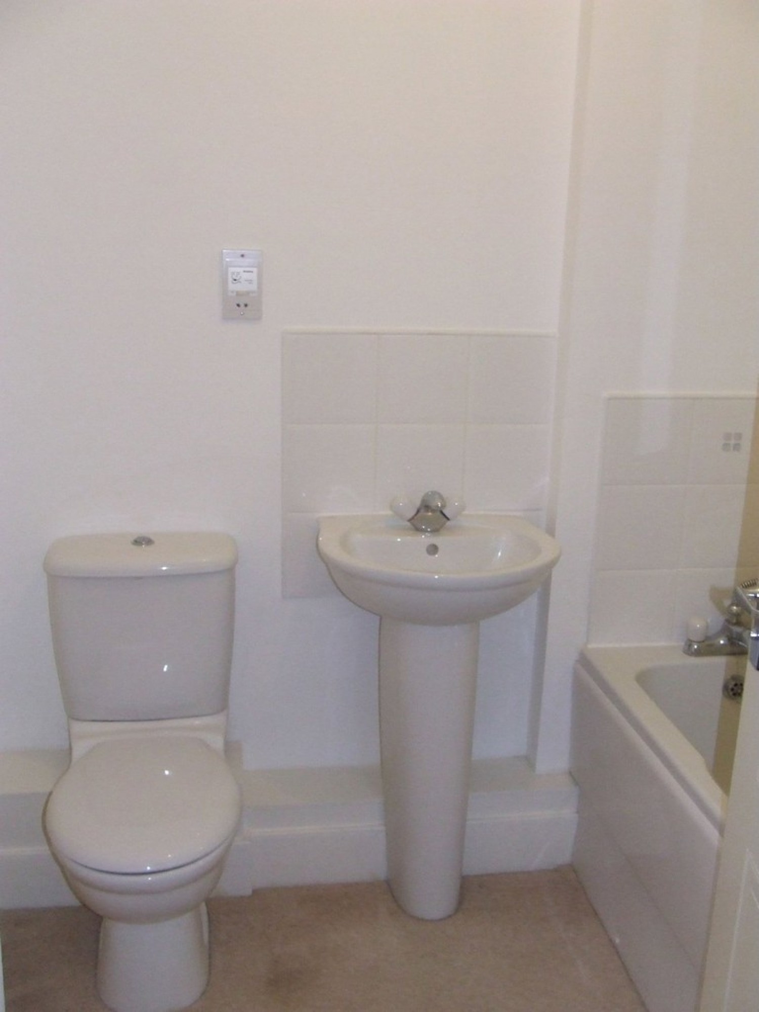 2 bedroom Flat for Letting The Crescent, Horton Road
