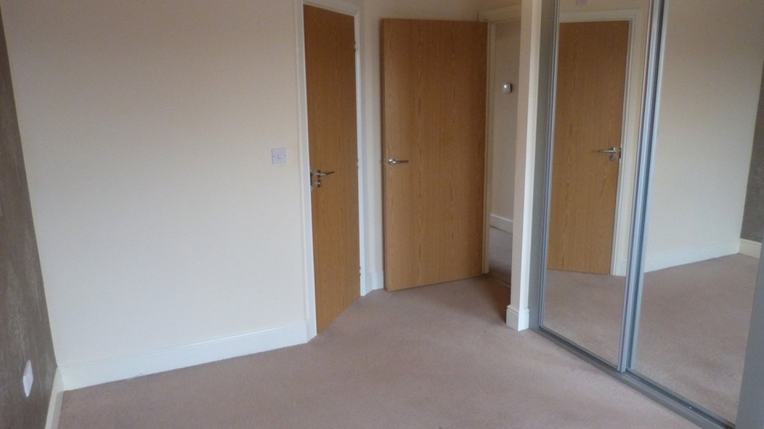 Longhorn Avenue, Gloucester