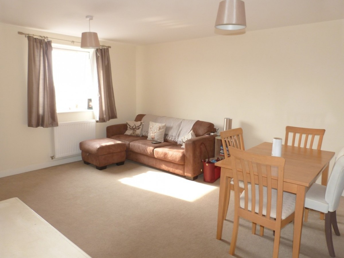 Longhorn Avenue, Gloucester