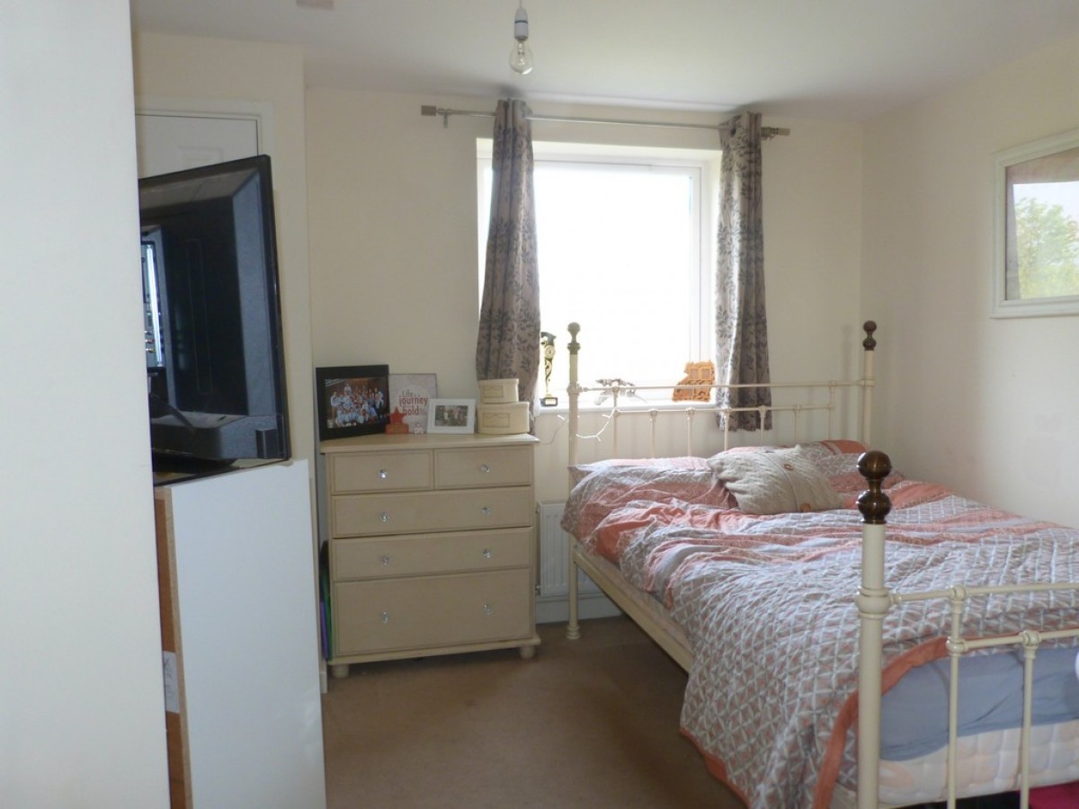 Longhorn Avenue, Gloucester